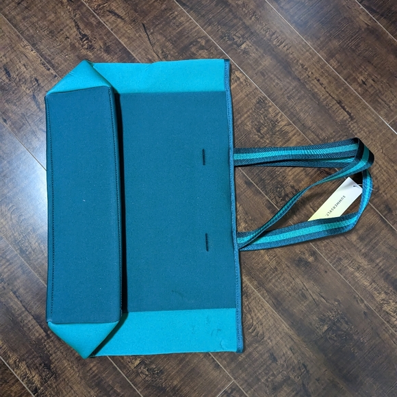 The Perfect Beach Tote - Picture 4 of 5